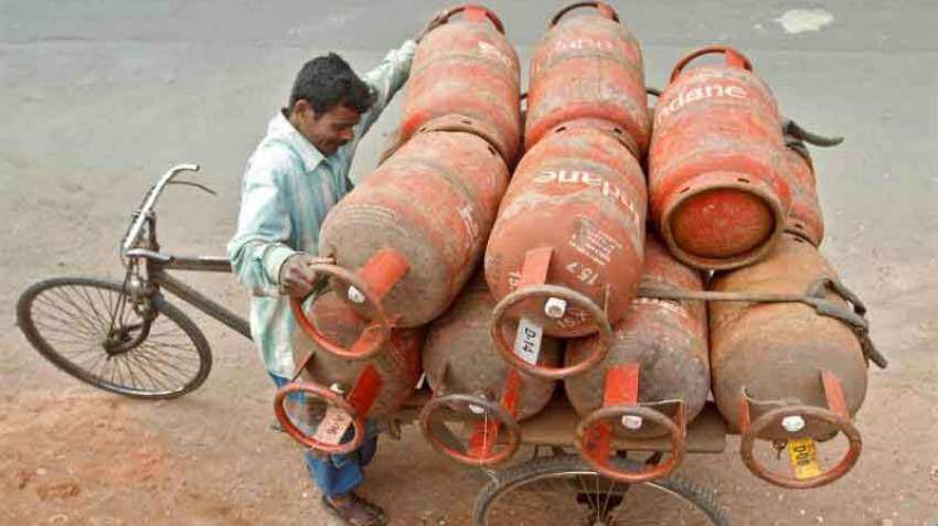 LPG gas cylinder refill booking: Cashback! Get Rs 50 discount - Here is how