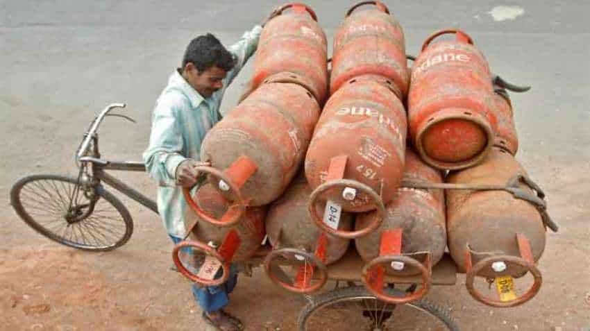 LPG gas cylinder refill booking: Cashback! Get Rs 50 discount - Here is how