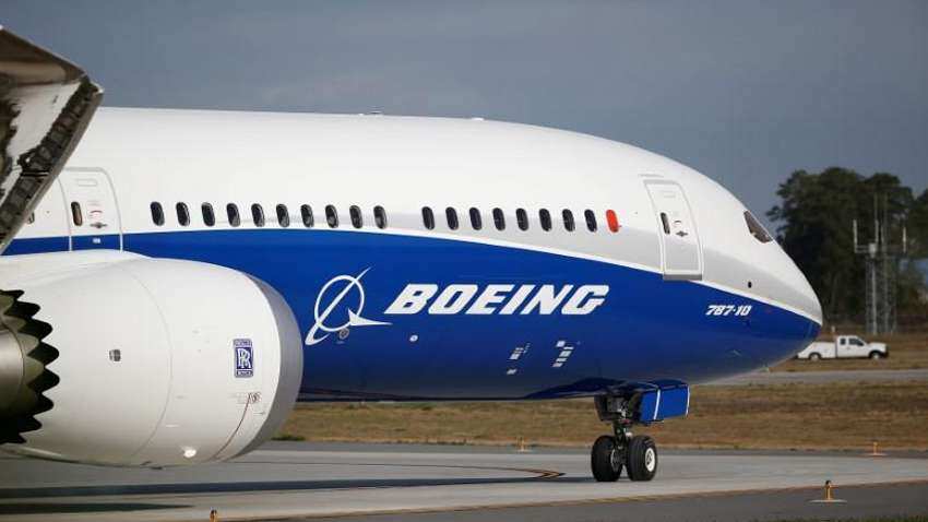Boeing: 777s with engine that blew apart should be grounded