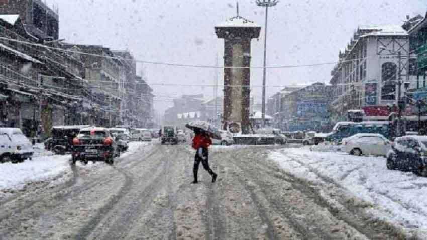 Rain lashes J&K, to continue for 24 hrs Rain lashes J&K, to continue for 24 hrs