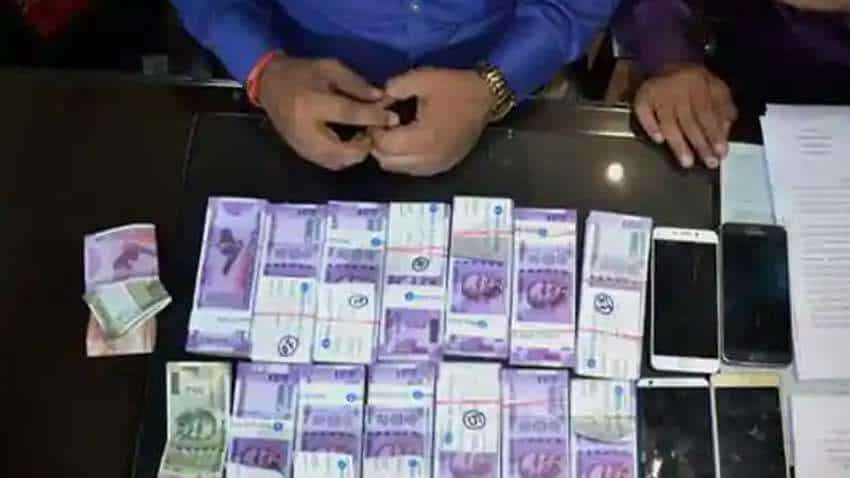 Man tries to deposit fake currency notes into his SBI bank account, detained