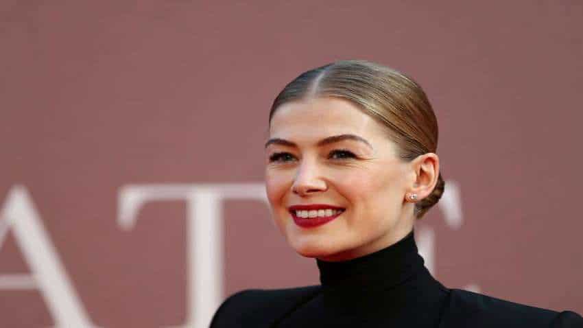 Rosamund Pike takes home Golden Globe for ''I Care a Lot'' Rosamund Pike takes home Golden Globe for ''I Care a Lot''