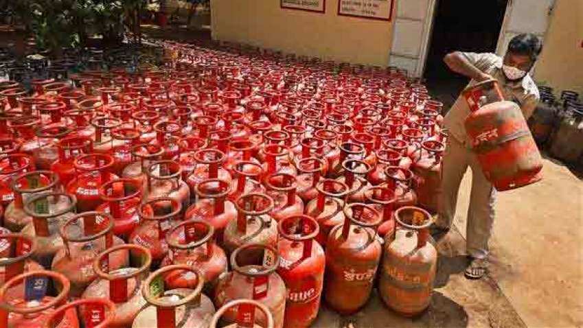 LPG price rising, but gas cylinder booking becomes easier; customers can  order refill from three dealers at the same time soon | Zee Business