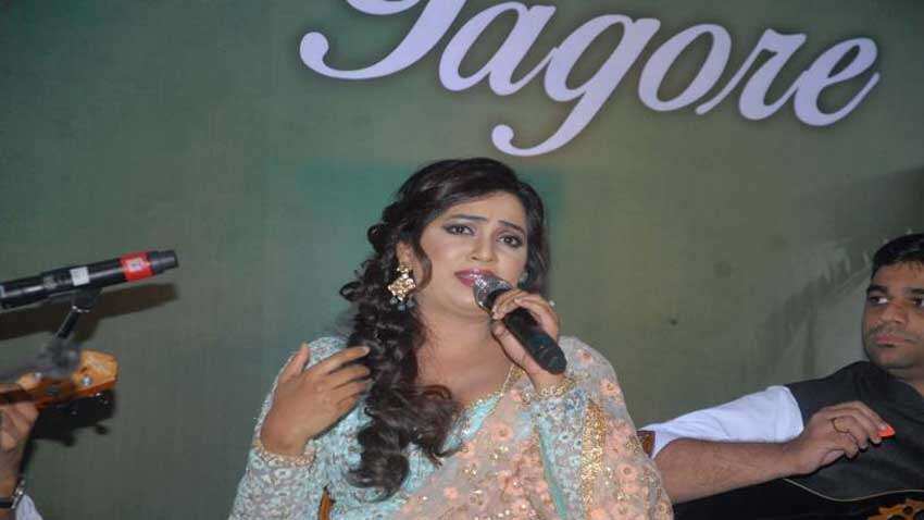 Shreya Ghoshal pregnant; says ''baby Shreyaditya is on way'' Shreya Ghoshal pregnant; says ''baby Shreyaditya is on way''