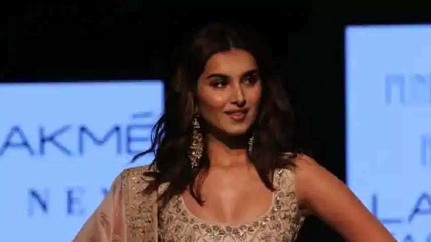 Tara Sutaria creates monochrome magic in new photo-op Tara Sutaria creates monochrome magic in new photo-op