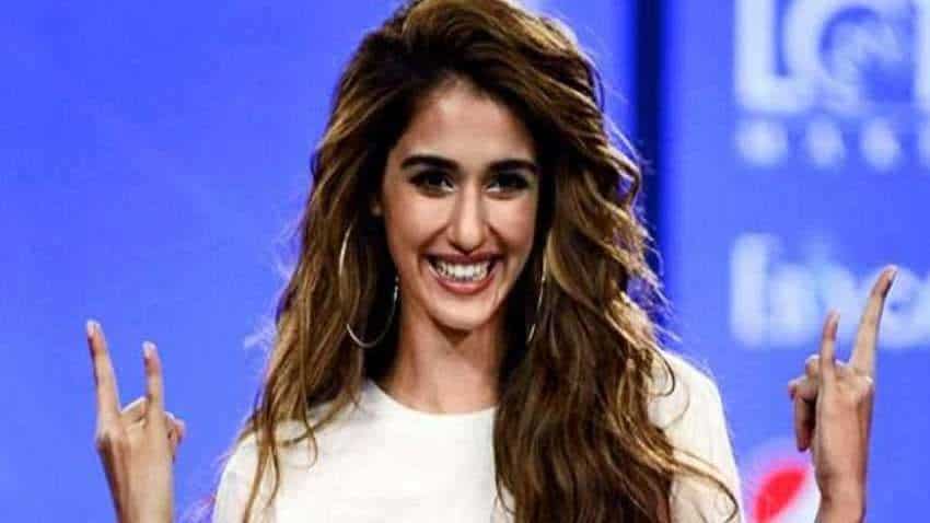 Disha Patani does her make-up for first time