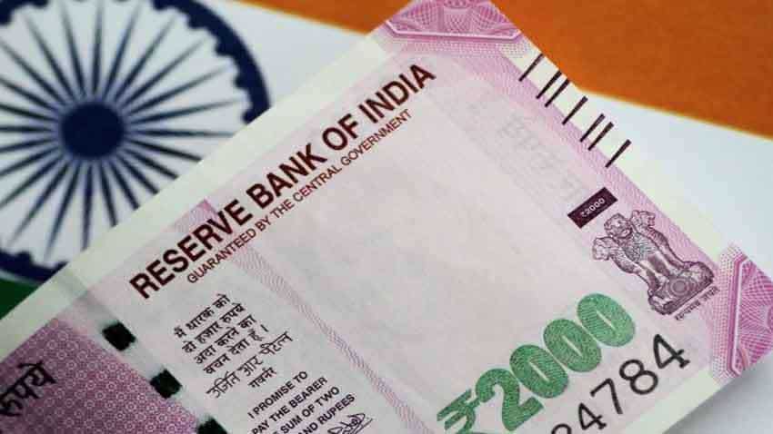 Rupee falls 14 paise to 73.16 against US dollar in early trade Rupee falls 14 paise to 73.16 against US dollar in early trade