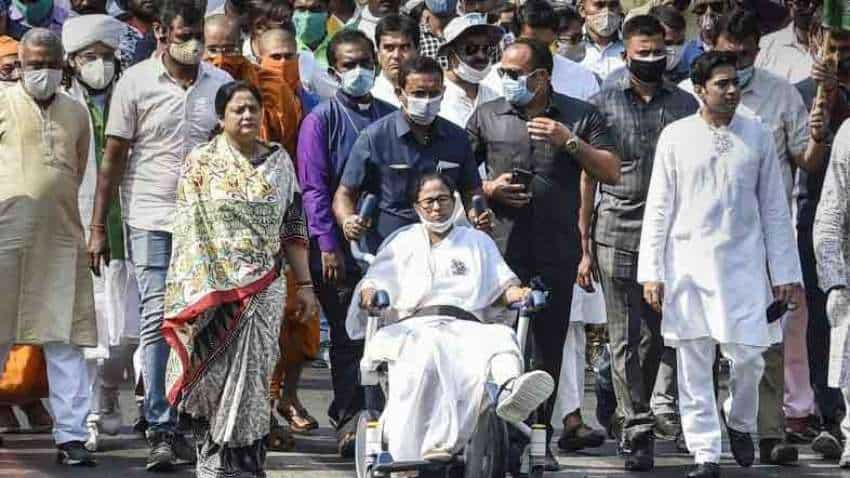 TMC Poll manifesto 2021: From 5 lakh jobs per year, Rs 10,000 pa to farmers to cheaper loans to students—Top highlights of Mamata Banerjee's election promise for West Bengal Assembly Election TMC Poll manifesto 2021: From 5 lakh jobs per year, Rs 10,000 pa to farmers to cheaper loans to students—Top highlights of Mamata Banerjee's election promise for West Bengal Assembly Election
