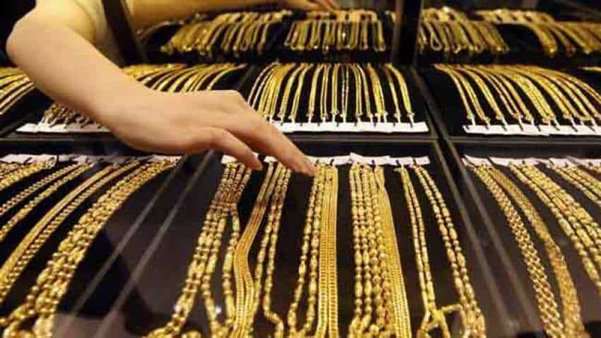 Gold rebounds from three-week low as dollar rally pauses Gold rebounds from three-week low as dollar rally pauses