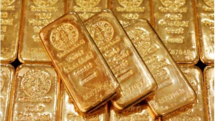 Gold listless as resilient dollar curbs safe-haven buying