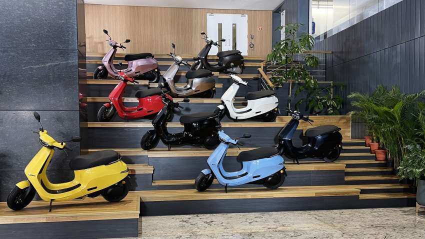 10 new colours, unique REVERSE MODE in Ola Electric Scooter as company sets itself for 15 August LAUNCH - know here how to book it 10 new colours, unique REVERSE MODE in Ola Electric Scooter as company sets itself for 15 August LAUNCH - know here how to book it