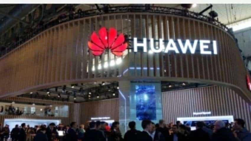 Huawei working on wild Mate smartphone with tri-fold display