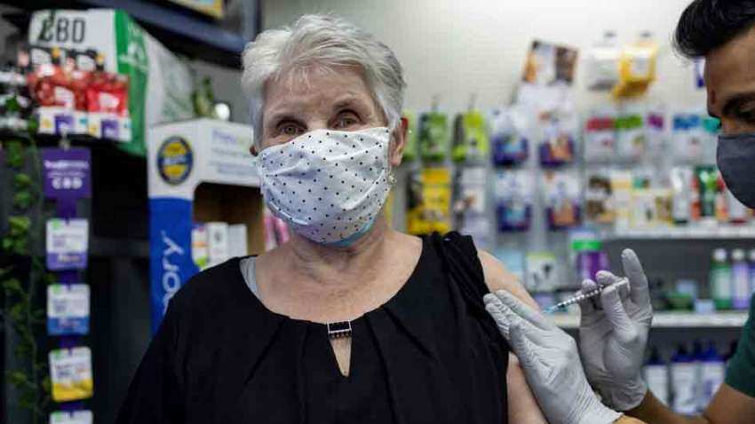 US FDA panel backs booster shot for elderly, high risk groups US FDA panel backs booster shot for elderly, high risk groups