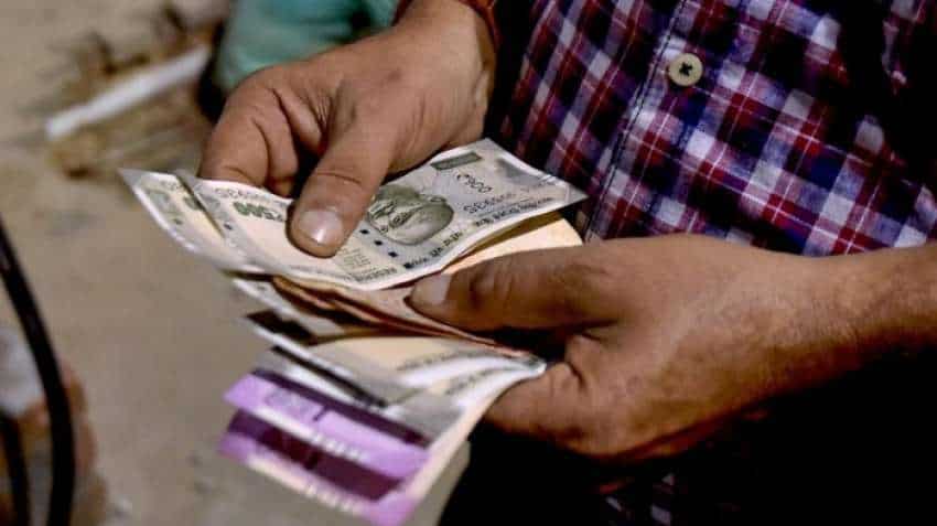 Rupee recovers 13 paise to close at 73.61 against US dollar Rupee recovers 13 paise to close at 73.61 against US dollar