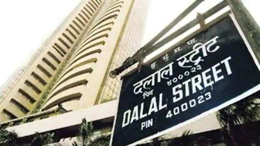 Dalal Street Traders Corner: Sensex back above 60K on RBI push; what should investors do on Monday?