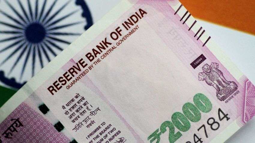 Rupee slumps 17 paise to 75.16 against US dollar in early trade Rupee slumps 17 paise to 75.16 against US dollar in early trade