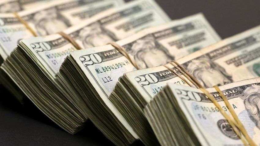 Dollar climbs as inflation builds case for higher rates