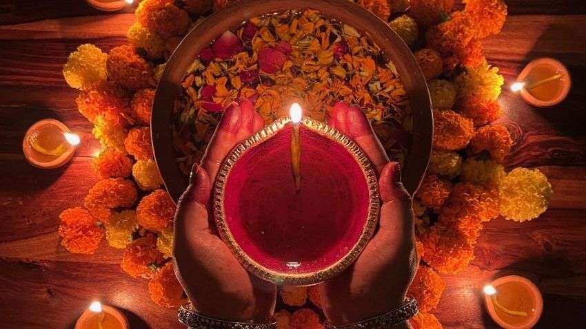 Apple CEO Tim Cook wishes Happy Diwali; shares Indian photographer’s pictures