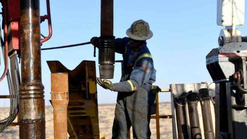 Oil extends gains on easing Omicron fears, Iran delay Oil extends gains on easing Omicron fears, Iran delay
