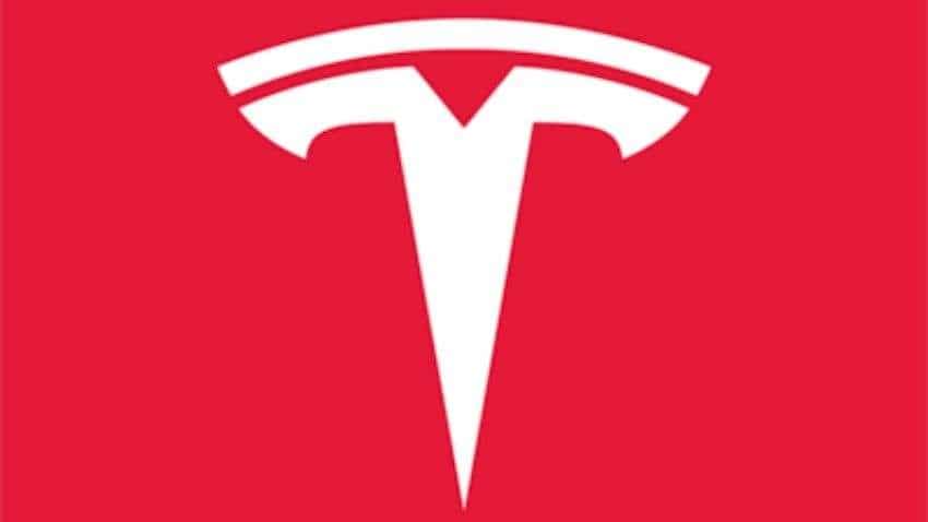 Tesla in-car video games raise drivers safety concerns
