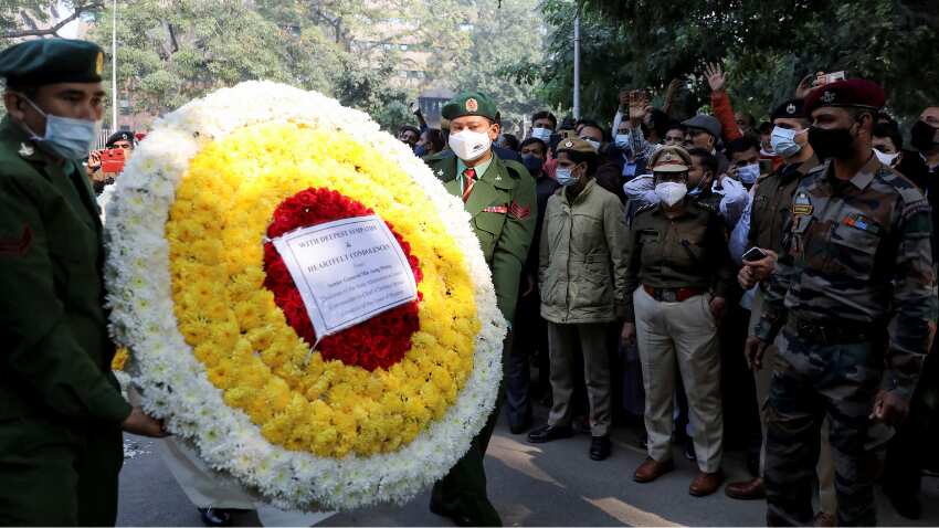 Final journey of Chief of Defence Staff General Bipin Rawat, his wife begins to cremation ground