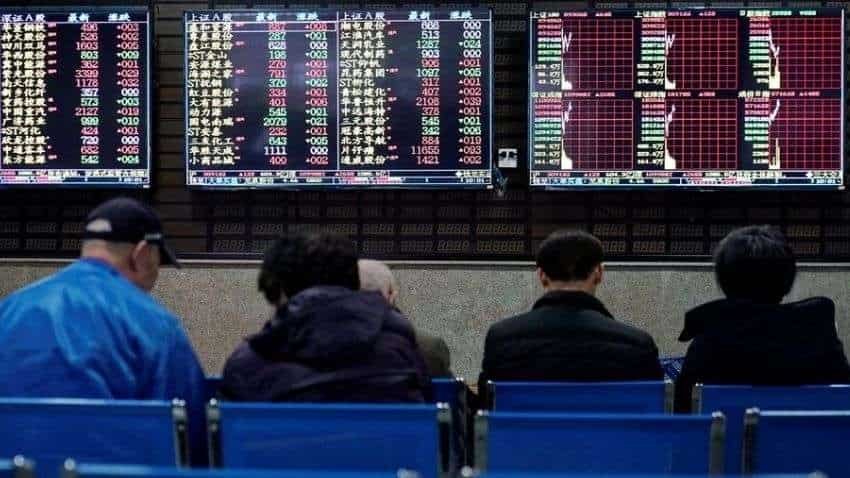 Asia stocks edge higher, Fed stars in central bank extravaganza