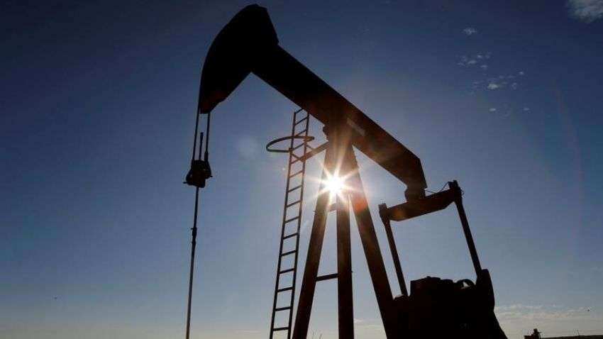 Oil heads for flat week on Omicron uncertainty