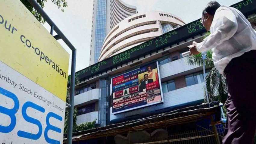 Closing Bell: Nifty gives up 17,400, Sensex sheds nearly 150 points; banking, metal top drags 