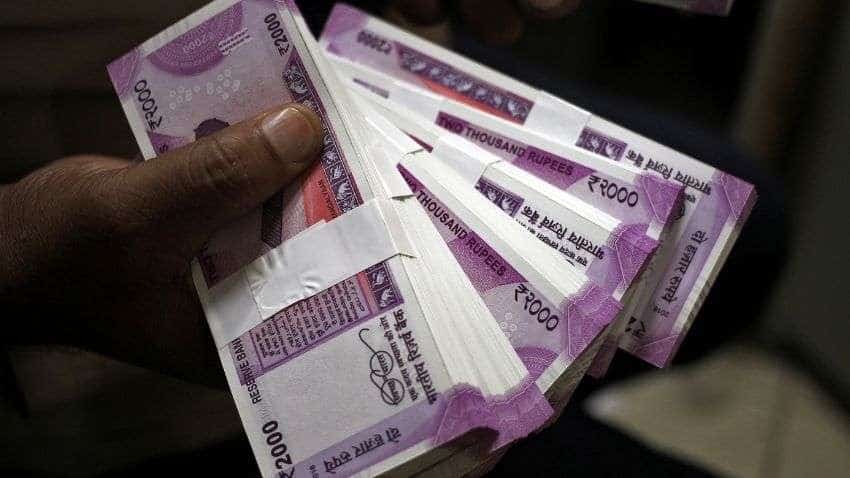 Rupee surges 13 paise to 75.90 against USD amid RBI maintaining status quo