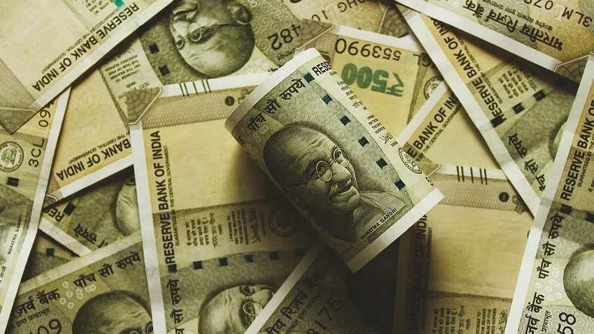 Rupee Vs Dollar: INR bounces back after hitting all-time lows on Monday; Motilal Oswal recommends Sell in 27 May USDINR futures