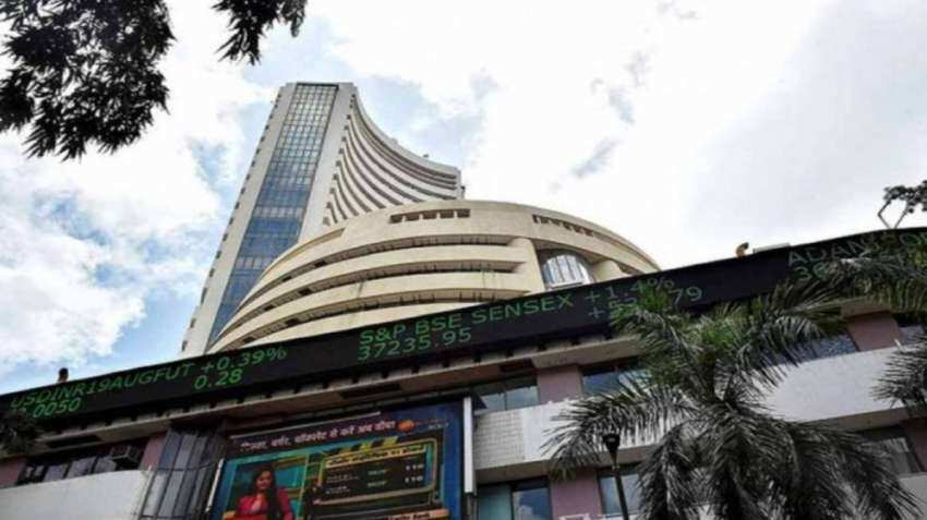 Closing Bell: Sensex down 150 points, Nifty below 15800 – IT, FMCG, Bank stocks drag most