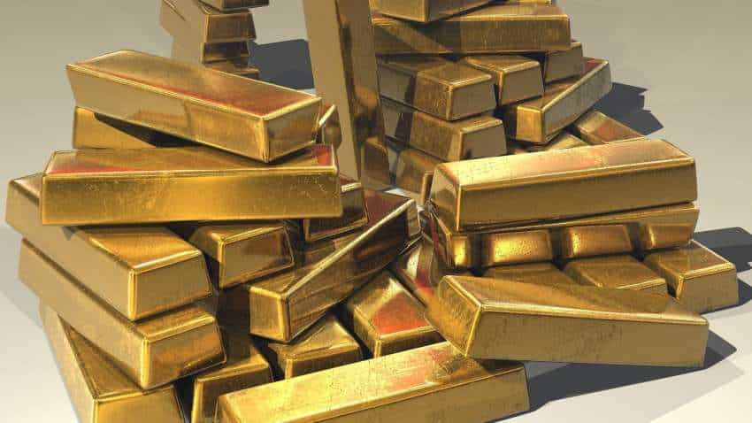 Gold on track for fourth weekly drop as dollar strengthens