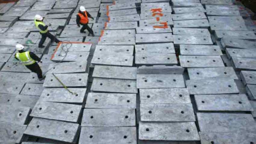 Hindustan Zinc surges over 5% on dividend announcement; brokerage says valuation expensive, slashes target price Hindustan Zinc surges over 5% on dividend announcement; brokerage says valuation expensive, slashes target price