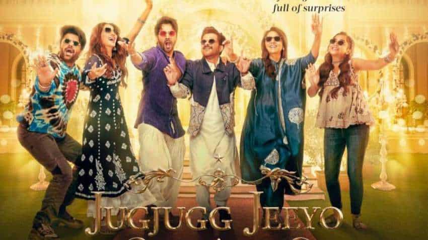 Varun Dhawan pranks Kiara Advani during Jugjugg Jeeyo promotions. Watch  hilarious video - India Today
