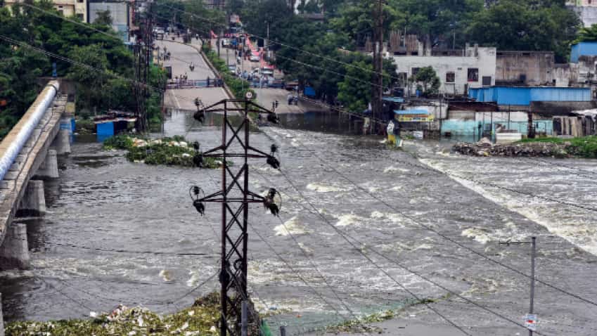Heavy rains in Kerala: 6 dead, red alert in many districts; schools,  colleges shut | Zee Business