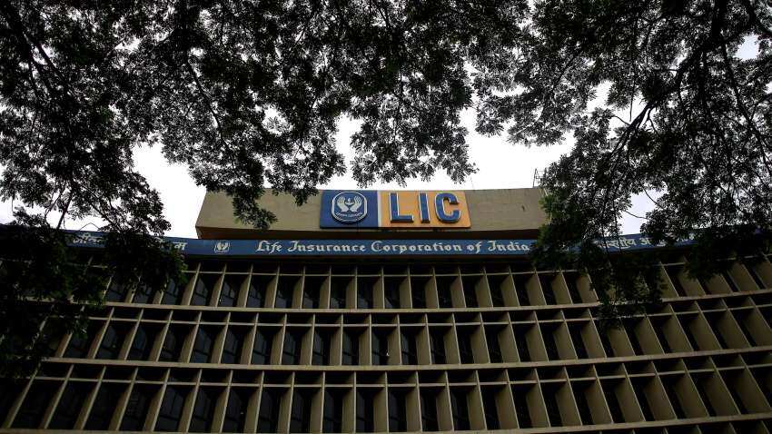 LIC offloads 2% stake in this blue chip company, stock slides - Details LIC offloads 2% stake in this blue chip company, stock slides - Details