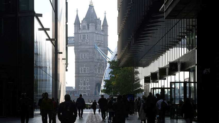UK economy contracts in 2nd quarter as recession fear grows UK economy contracts in 2nd quarter as recession fear grows