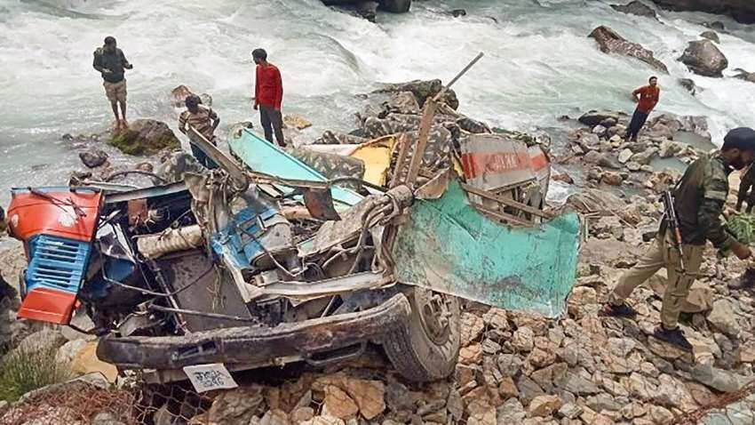 6 ITBP personnel among 7 dead after bus carrying security officials falls into gorge in J&amp;K&#039;s Pahalgam 