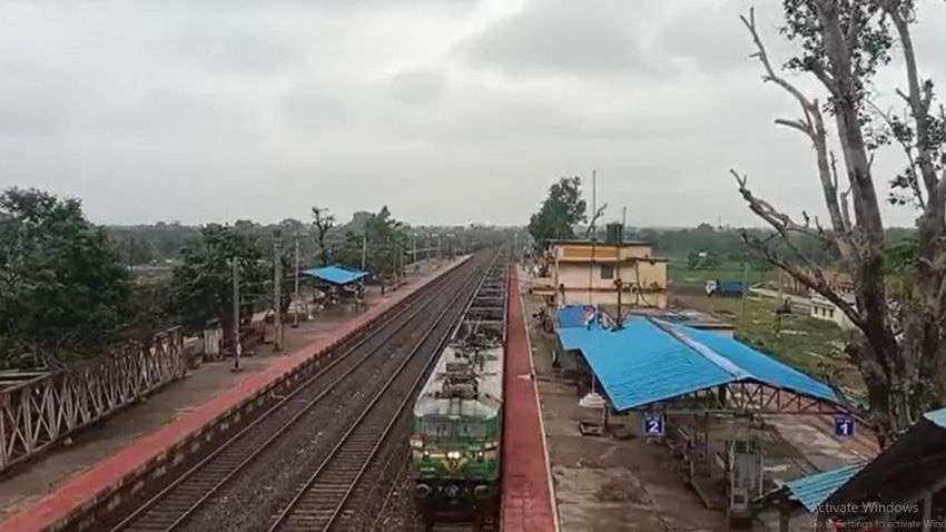 Indian Railways longest freight train: VIDEO - Super Vasuki - 3.5 km-long goods train with 6 engines Indian Railways longest freight train: VIDEO - Super Vasuki - 3.5 km-long goods train with 6 engines