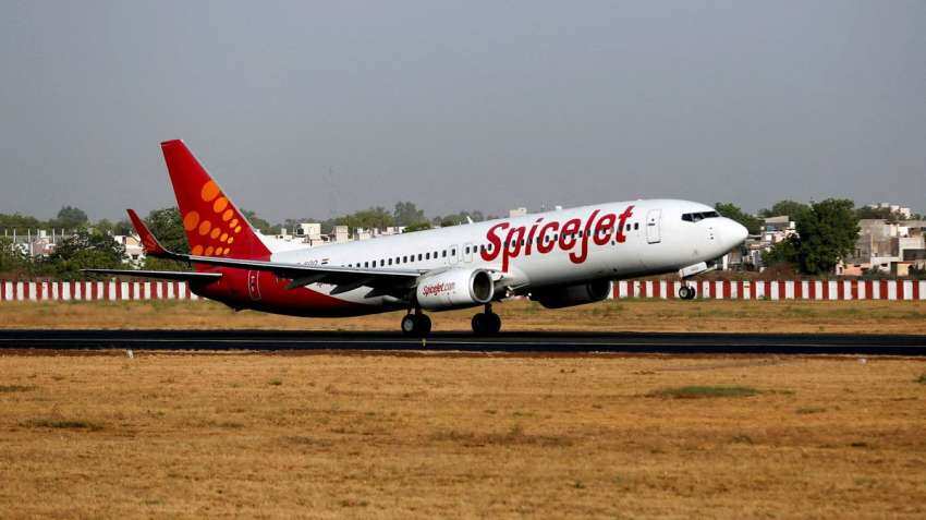 SpiceJet flight makes emergency landing at Hyderabad airport after smoke in cockpit SpiceJet flight makes emergency landing at Hyderabad airport after smoke in cockpit