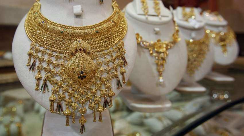 Gold Price Today: Yellow metal price decline by over 1% on MCX, silver follows suite | Check rates in Delhi, Mumbai and other cities 