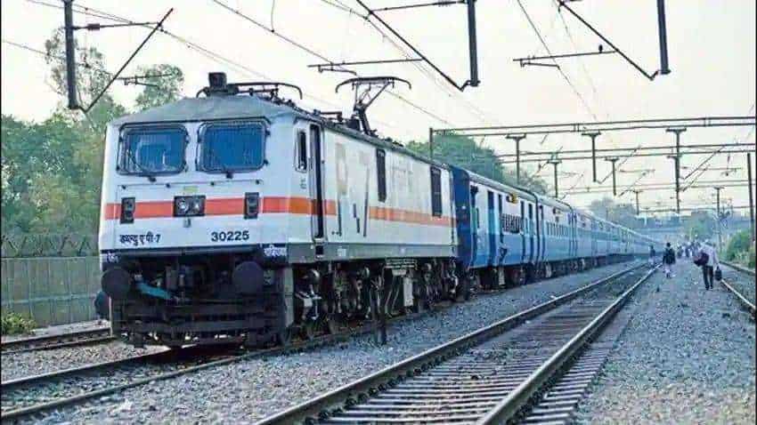 झारखंड : कुड़मी समाज के आंदोलन के कारण आज भी 12 ट्रेन नहीं चलीं- Jharkhand: 12 trains did not run even today due to the movement of Kudmi Samaj