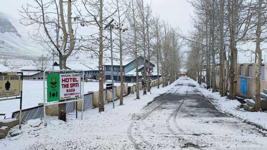 Himachal Pradesh Snowfall Today news: Higher reaches wrap in blanket of snow | Snowfall in Manali, Shimla Video, photos 