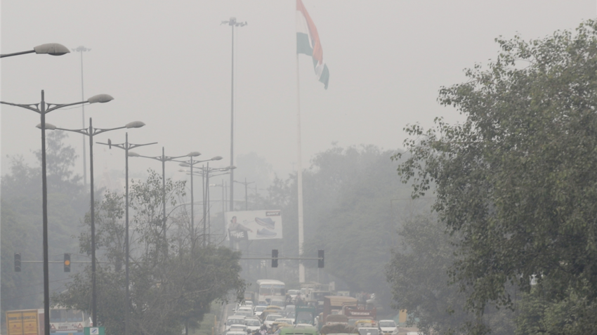 Delhi&#039;s air quality remains &#039;very poor&#039;, min temperature settles at 12.6 degree celsius 