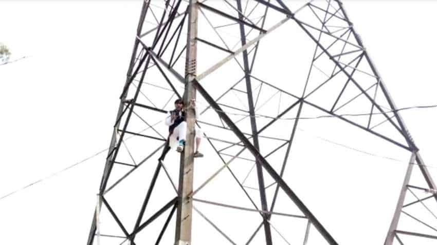 Delhi MCD Election 2022 news: MCD poll tickets sold for Rs 2-3 cr, claims former AAP councillor; climbs electricity tower in protest | Check Delhi MCD Election Date 2022, Results
