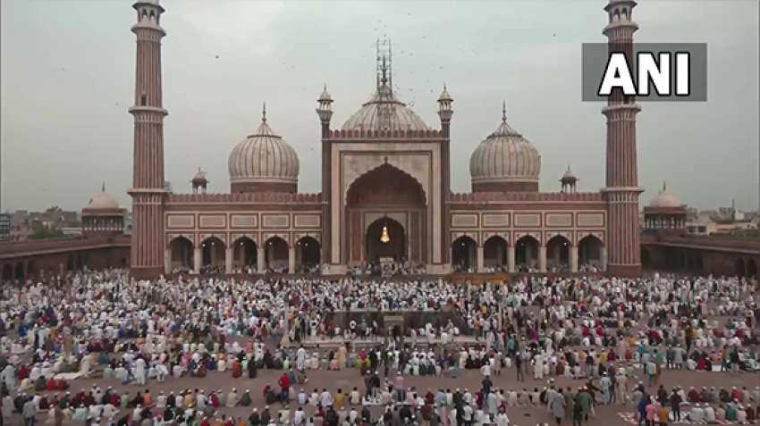 Delhi's Jama Masjid bans entry of 'girls', Shahi Imam says doesn't apply to those offering prayers Delhi's Jama Masjid bans entry of 'girls', Shahi Imam says doesn't apply to those offering prayers