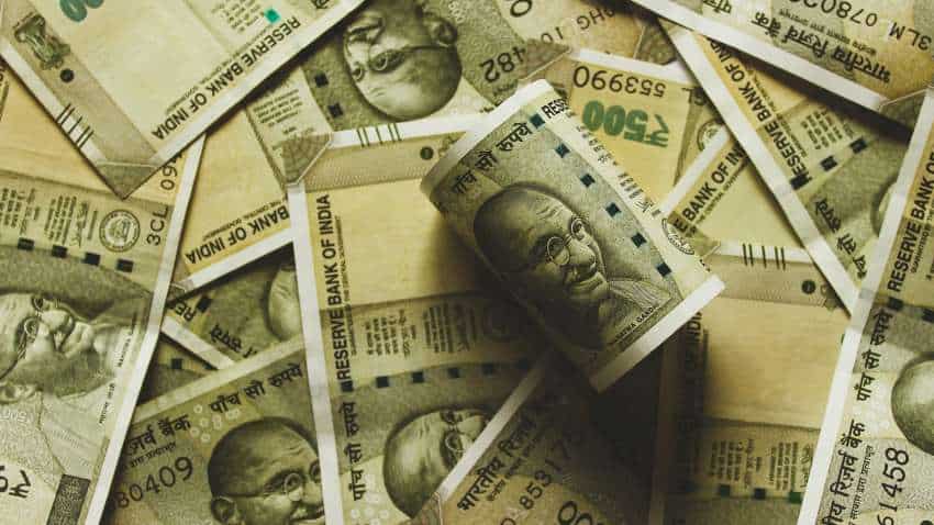 Year-Ender 2022: Will Indian Rupee heave sigh of relief after massive depreciation this year? Analysts decode factors for fall | Zee Business Year-Ender 2022: Will Indian Rupee heave sigh of relief after massive depreciation this year? Analysts decode factors for fall | Zee Business