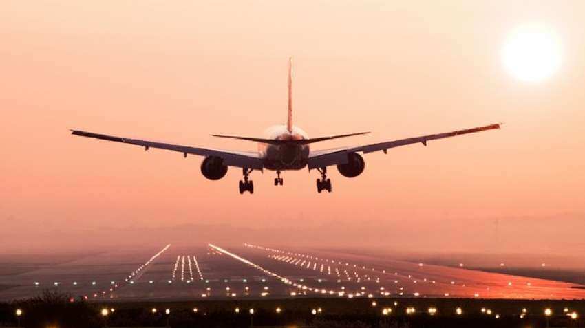Fog Alert: Delhi airport issues advisory as visibility drops due to dense fog Fog Alert: Delhi airport issues advisory as visibility drops due to dense fog