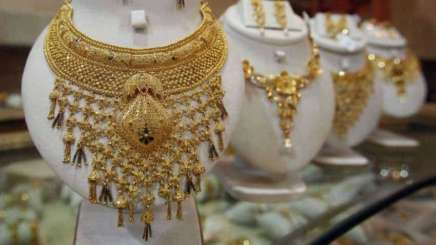 Gold Price Today: Yellow metal falls on rising dollar - Check rate in Delhi, Mumbai and other cities