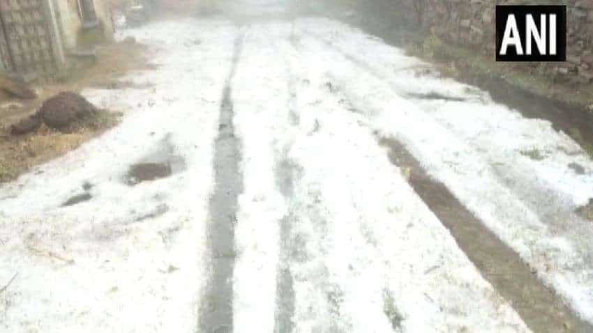 Snowfall in Udaipur: Temperature dips as rain lashes parts of Rajasthan; check weather forecast Snowfall in Udaipur: Temperature dips as rain lashes parts of Rajasthan; check weather forecast
